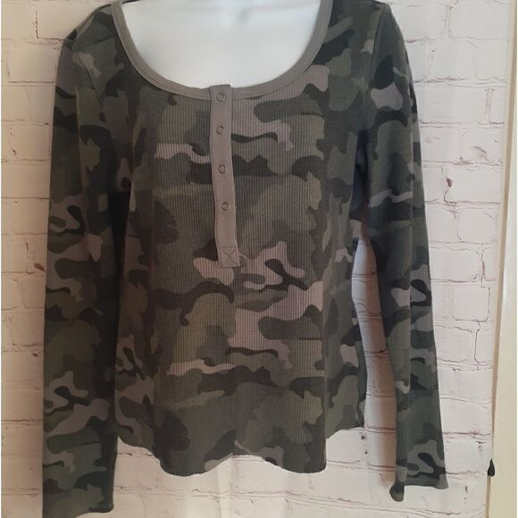 William Rast Kairah Camo Thermal Henley Top M - Picture 2 of 7
